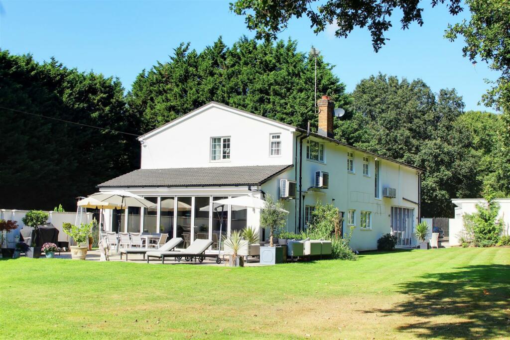 Additional property image - Dixons Hill Close, North Mymms