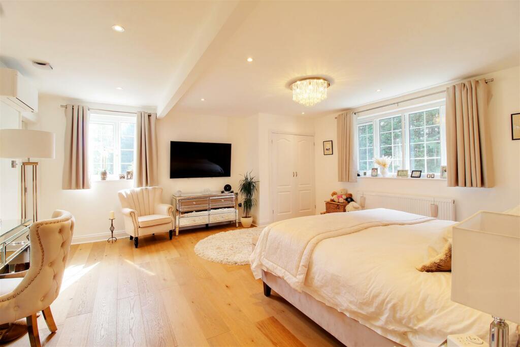 Additional property image - Dixons Hill Close, North Mymms