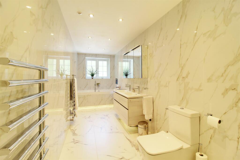 Additional property image - Dixons Hill Close, North Mymms