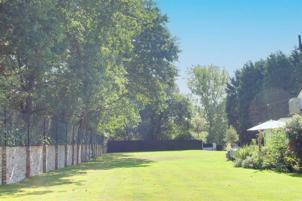 Additional property image - Dixons Hill Close, North Mymms