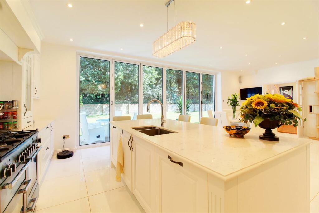 Additional property image - Dixons Hill Close, North Mymms