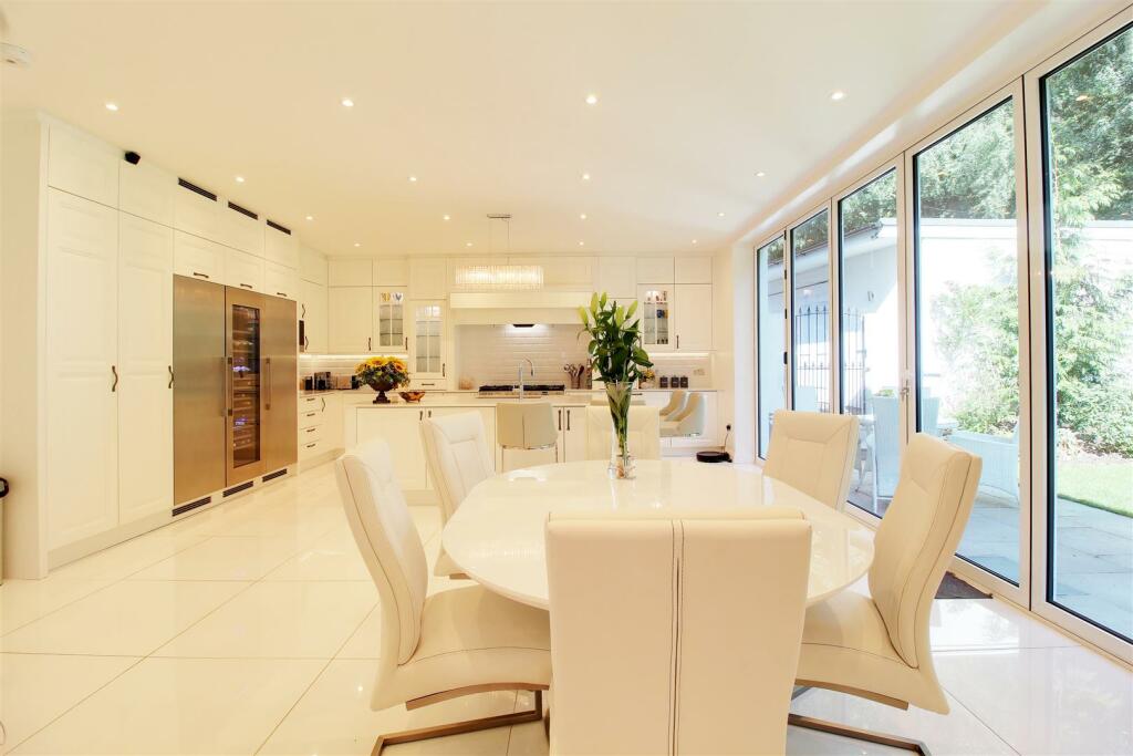 Additional property image - Dixons Hill Close, North Mymms