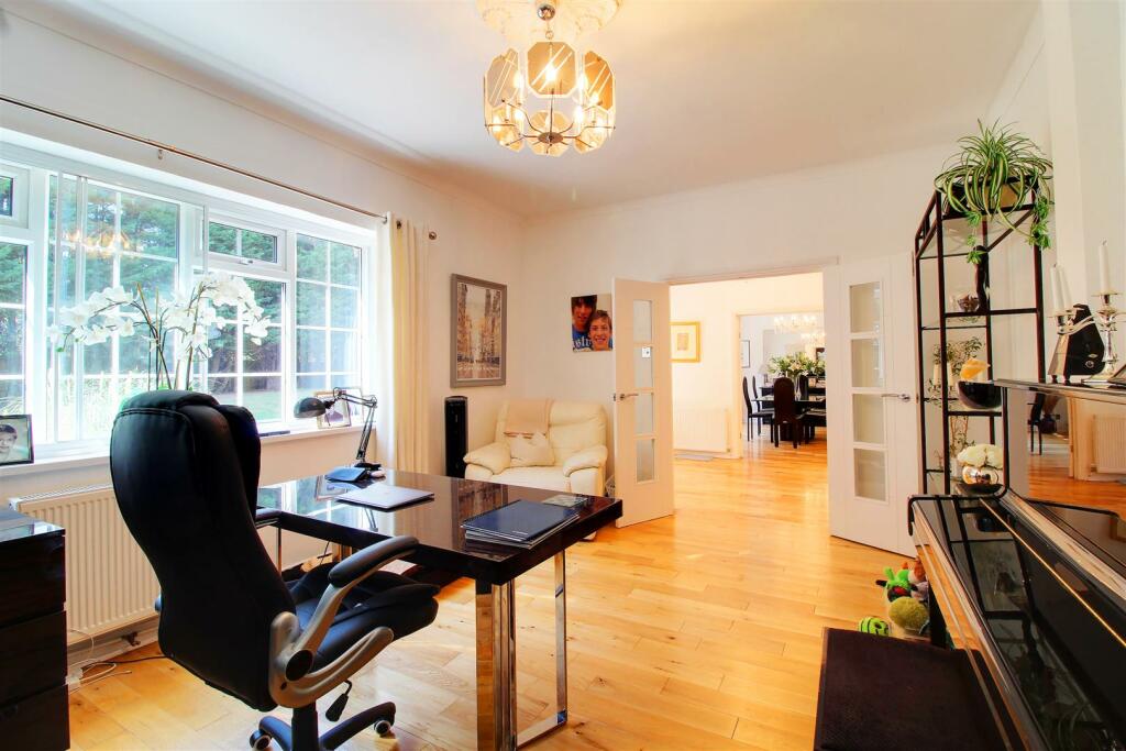 Additional property image - Dixons Hill Close, North Mymms