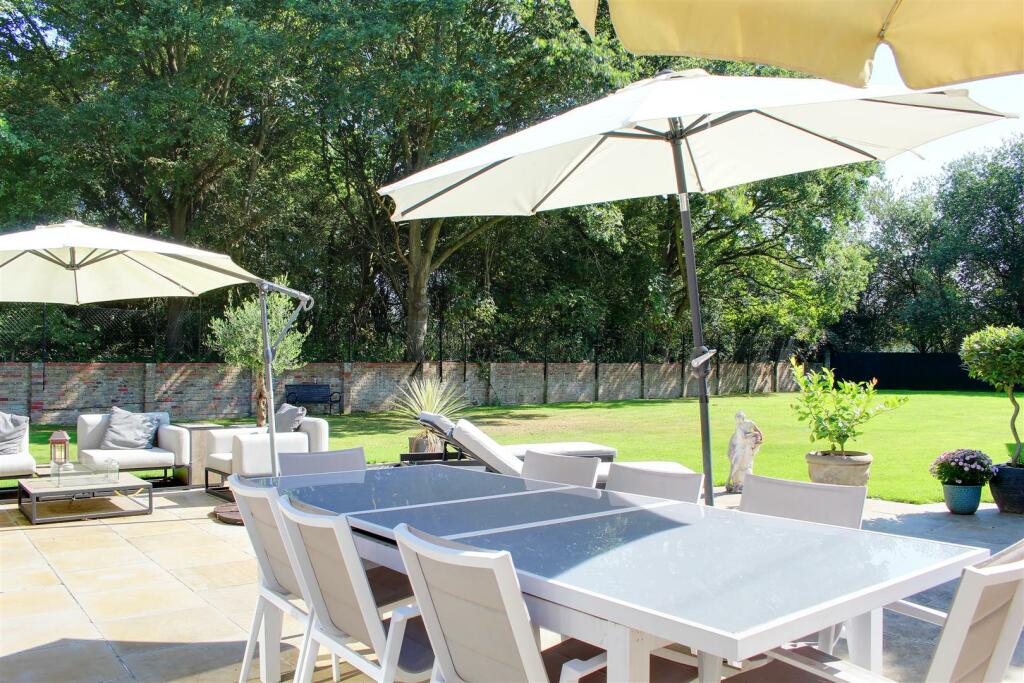 Additional property image - Dixons Hill Close, North Mymms