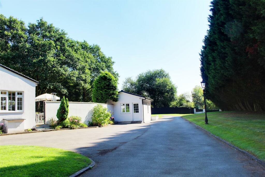 Additional property image - Dixons Hill Close, North Mymms