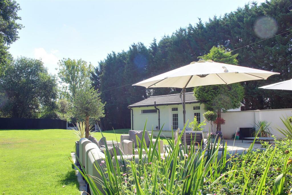 Additional property image - Dixons Hill Close, North Mymms