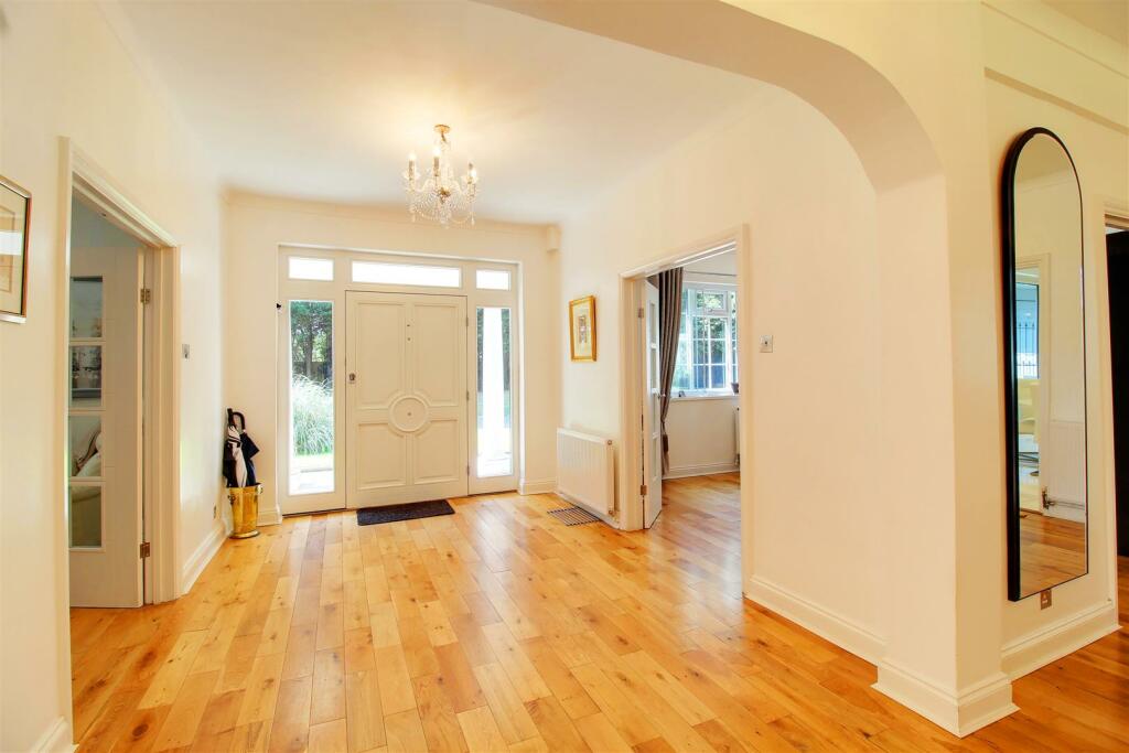 Additional property image - Dixons Hill Close, North Mymms