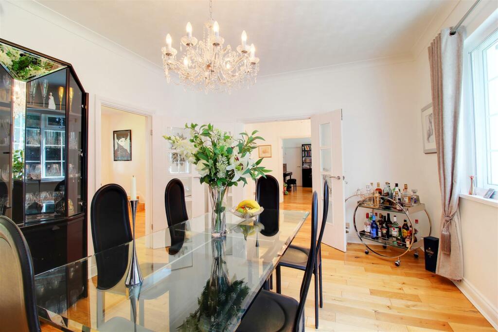 Additional property image - Dixons Hill Close, North Mymms
