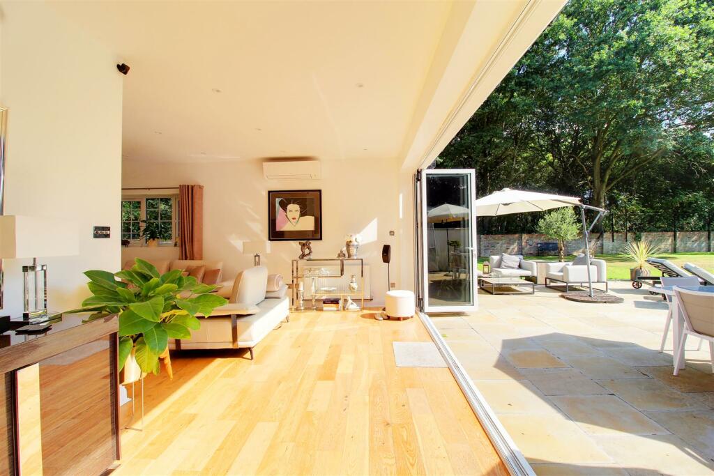 Additional property image - Dixons Hill Close, North Mymms