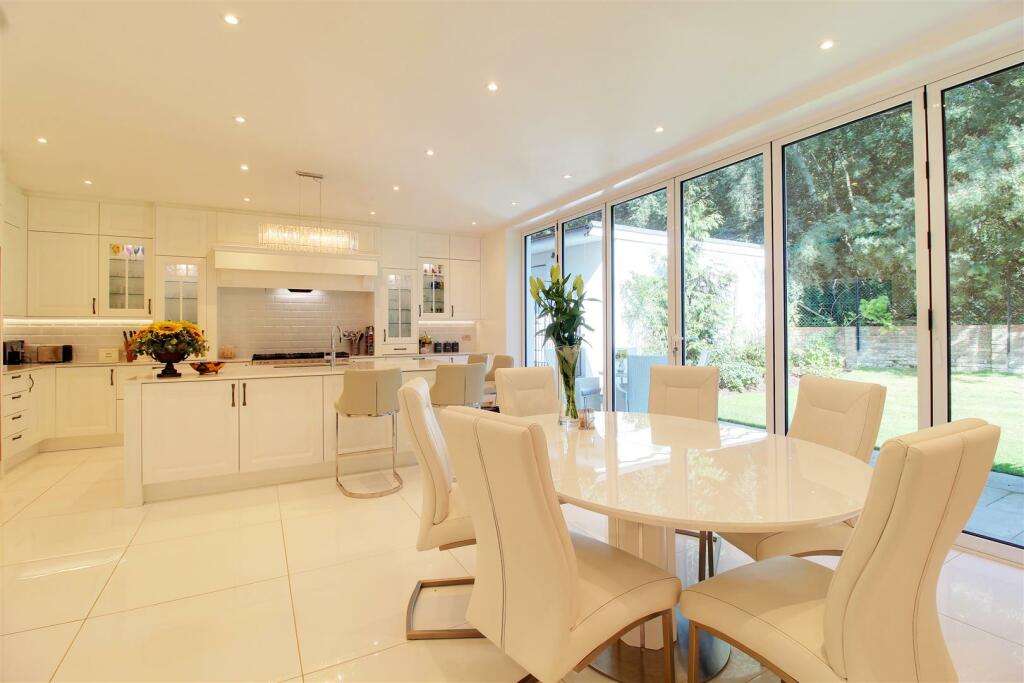 Additional property image - Dixons Hill Close, North Mymms