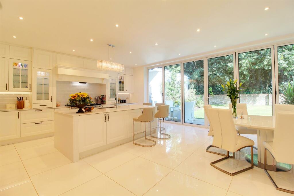 Additional property image - Dixons Hill Close, North Mymms