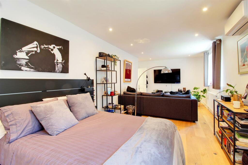 Additional property image - Dixons Hill Close, North Mymms