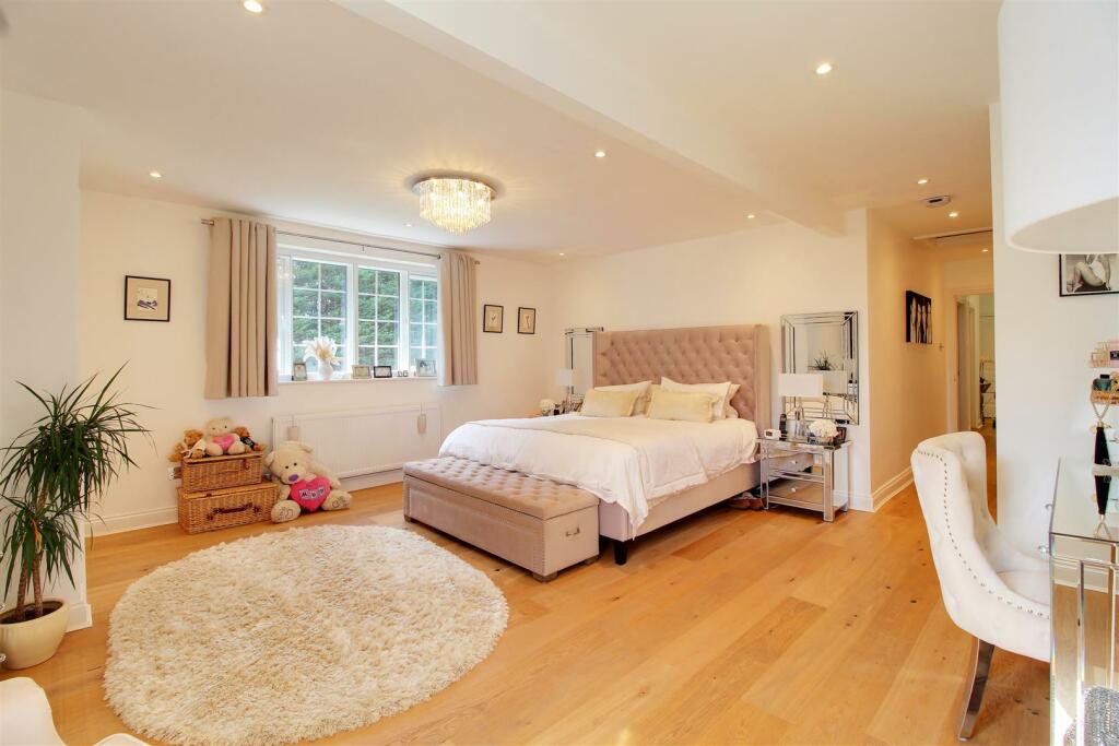 Additional property image - Dixons Hill Close, North Mymms