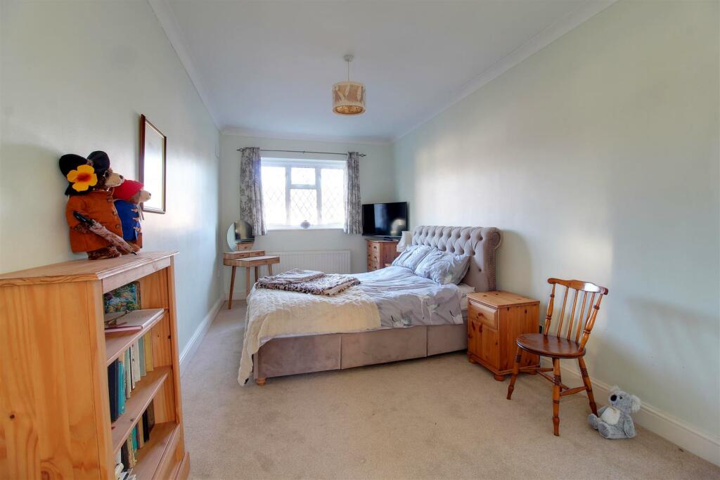 Additional property image - Peplins Way, Brookmans Park