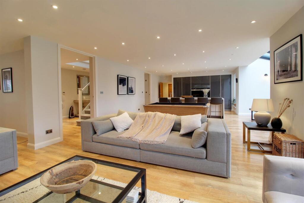 Additional property image - Mymms Drive, Brookmans Park