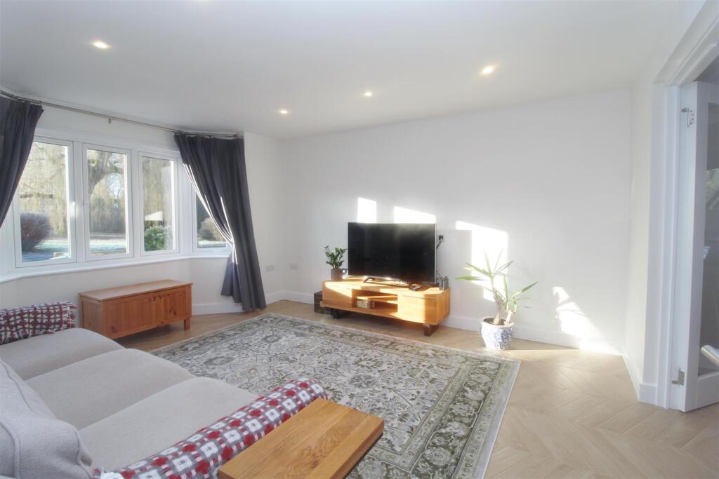 Additional property image - Peplins Way, Brookmans Park
