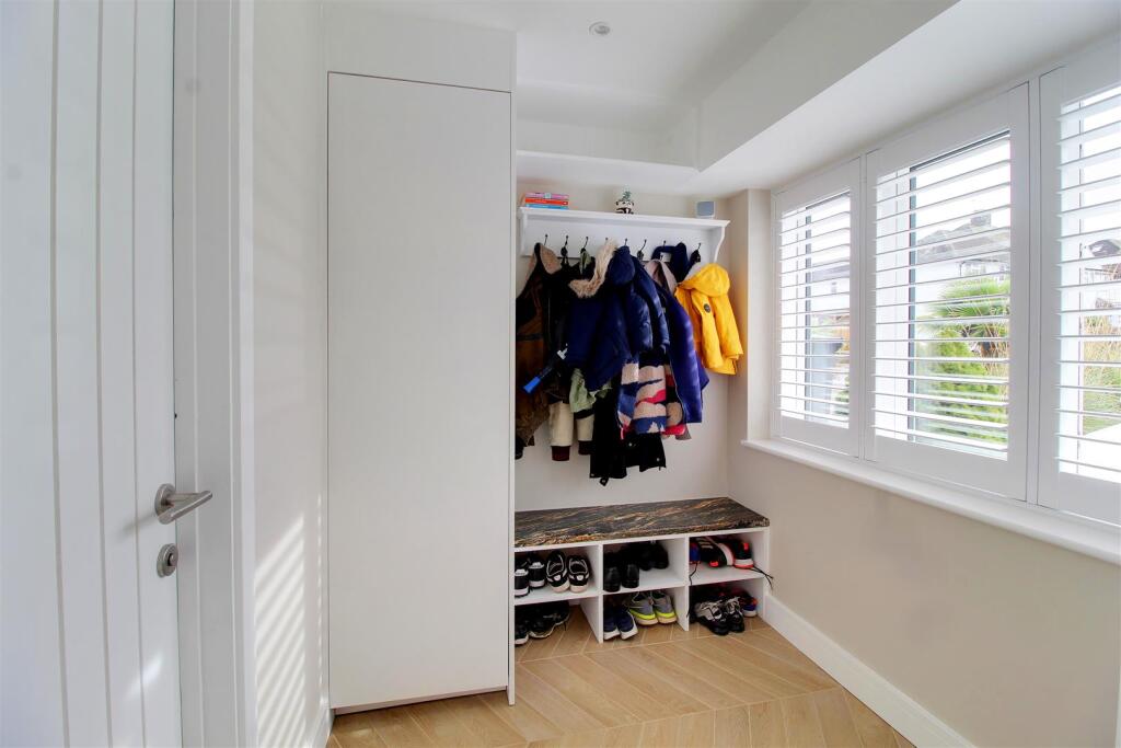 Additional property image - Peplins Way, Brookmans Park