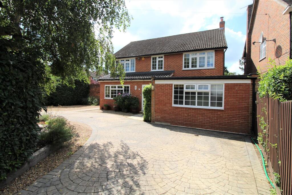 Main image of property: The Avenue, Potters Bar