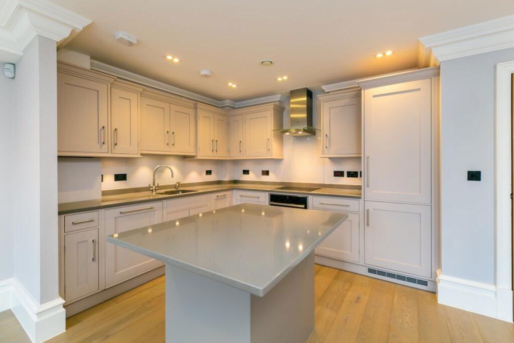 Main image of property: London Road, Sevenoaks TN13 1AT