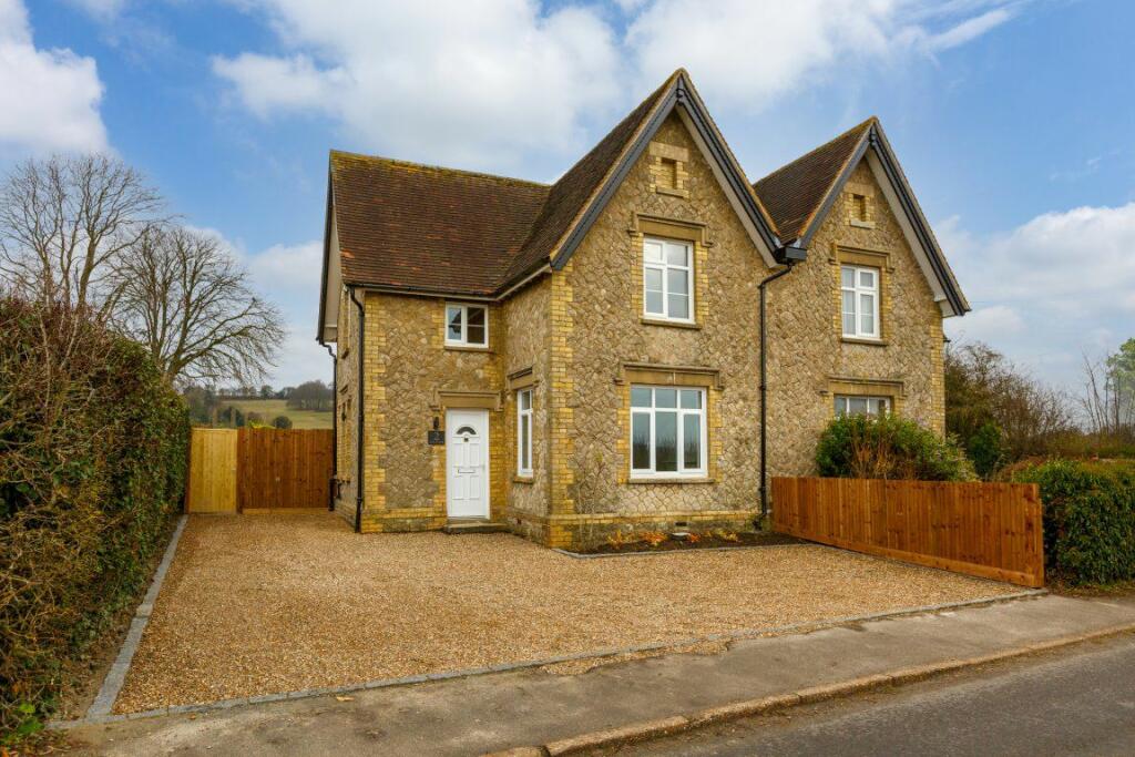 2 bedroom semidetached house for rent in Heaverham Road, Kemsing Kent