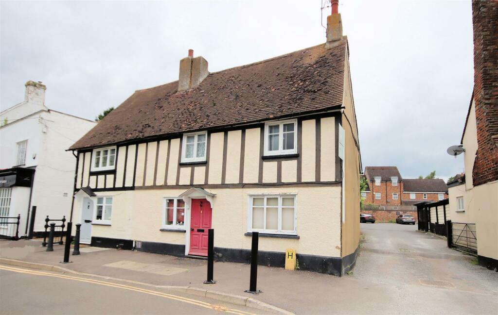 3 bedroom semidetached house for sale in Market Square, Toddington