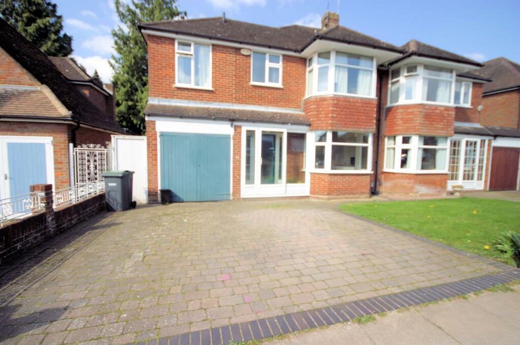 4 bedroom semidetached house for sale in Sherborne Avenue, Luton, LU2