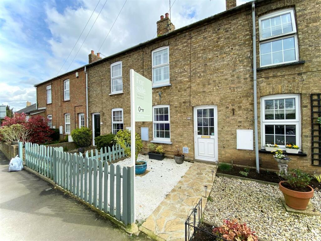 2 bedroom terraced house for sale in Leighton Road, Toddington