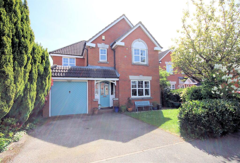 4 bedroom detached house for sale in Randall Drive, Toddington