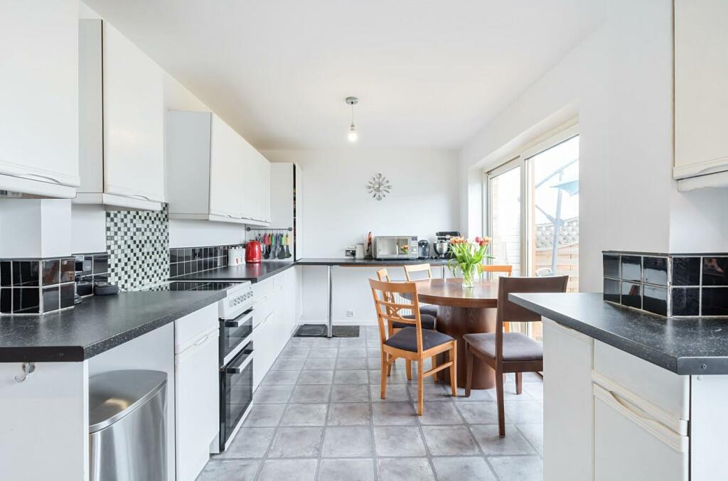 3 bedroom end of terrace house for sale in Glenfall, Yate, Bristol, BS37