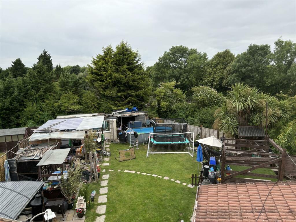 4 bedroom semidetached house for sale in Wick Road, Pilning, Bristol, BS35