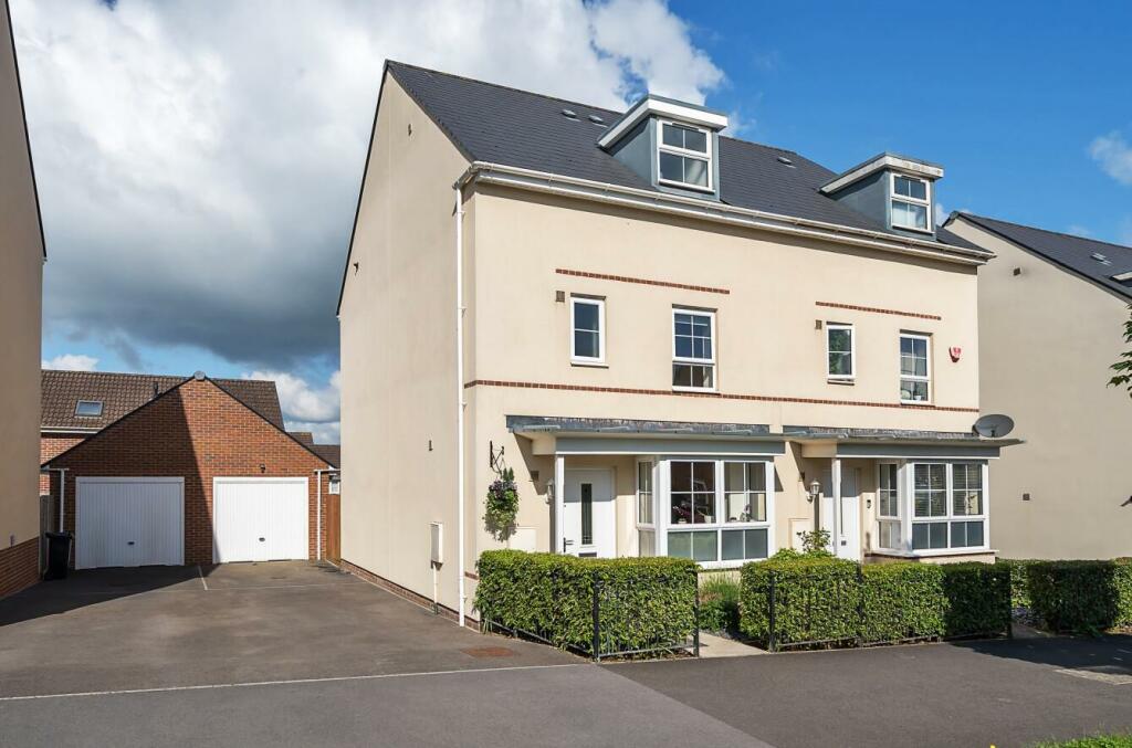 4 bedroom semidetached house for sale in Clayhill Drive Yate, BS37