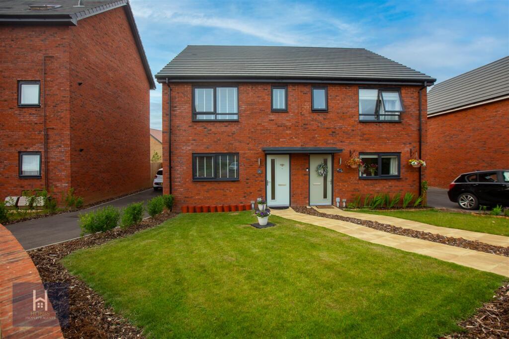Main image of property: Edwin Square, Yate