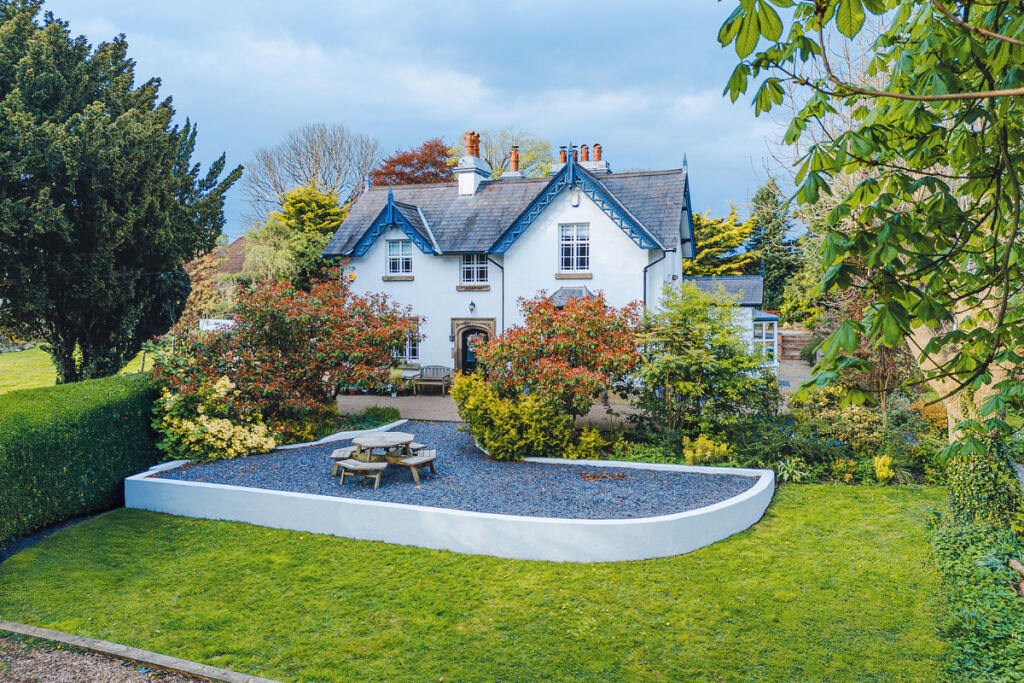 Main image of property: Wrexham Road, Mold, CH7