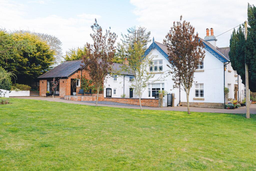 Main image of property: Wrexham Road, Mold, CH7