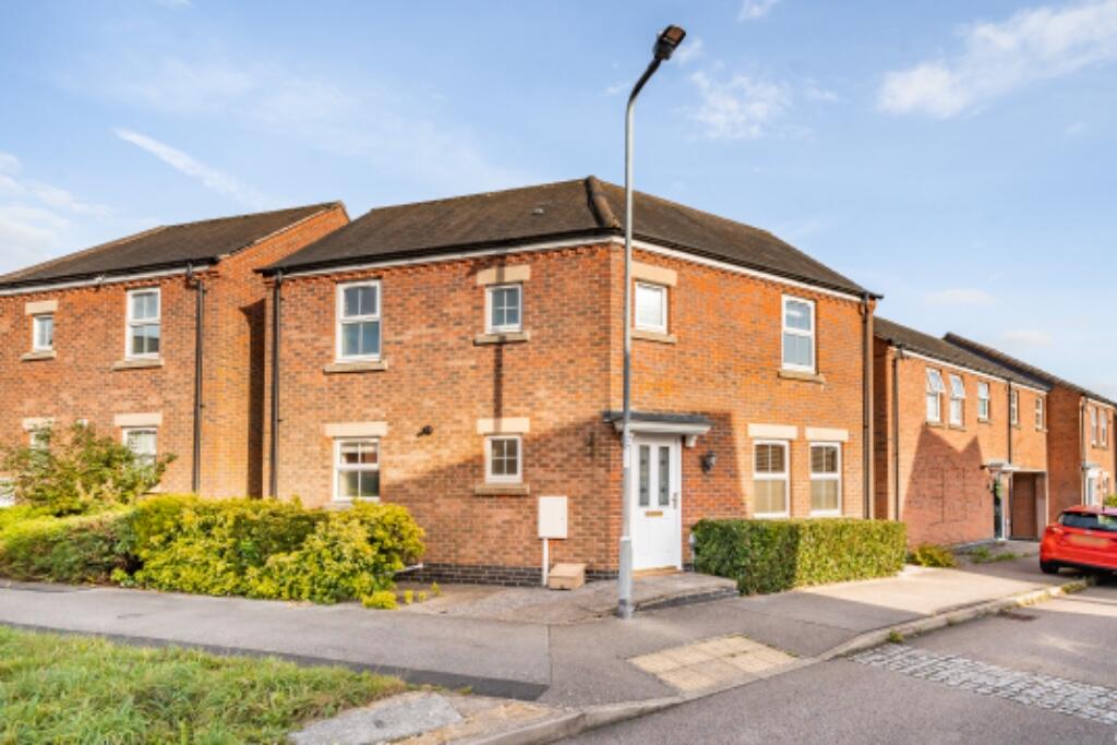 3 bedroom detached house for sale in Burdock Way, Desborough, NN14
