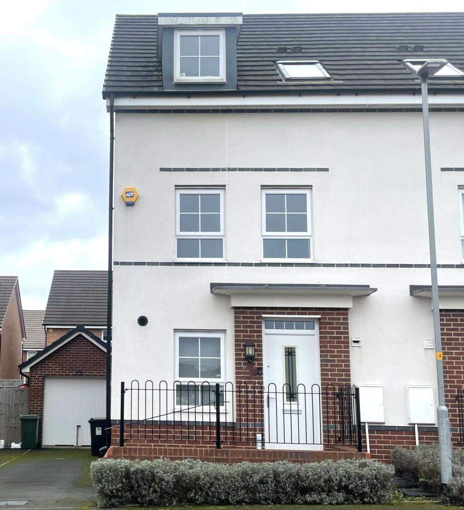 3 bedroom semidetached house for rent in Croft Gardens, Akron Gate