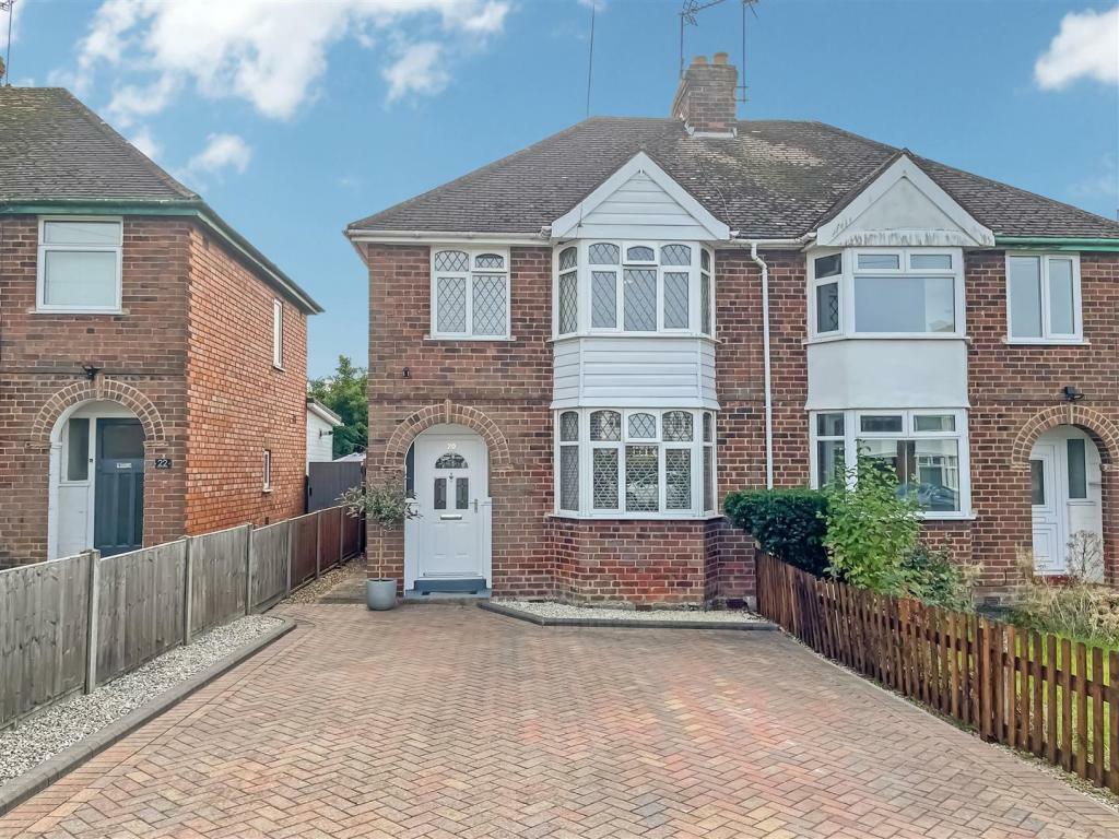 3 bedroom semidetached house for sale in Taylor Avenue, Leamington Spa