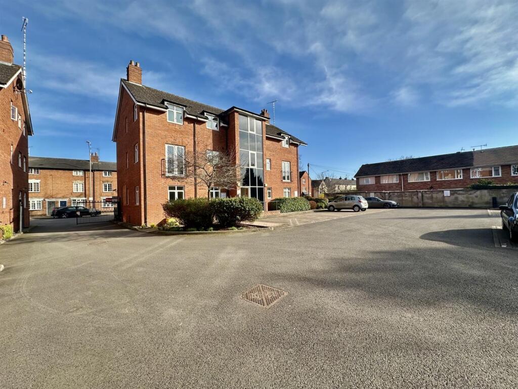 Main image of property: Coventry Road, Warwick