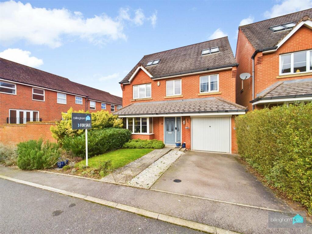 6 bedroom detached house for sale in Smalman Close, KINGSWINFORD