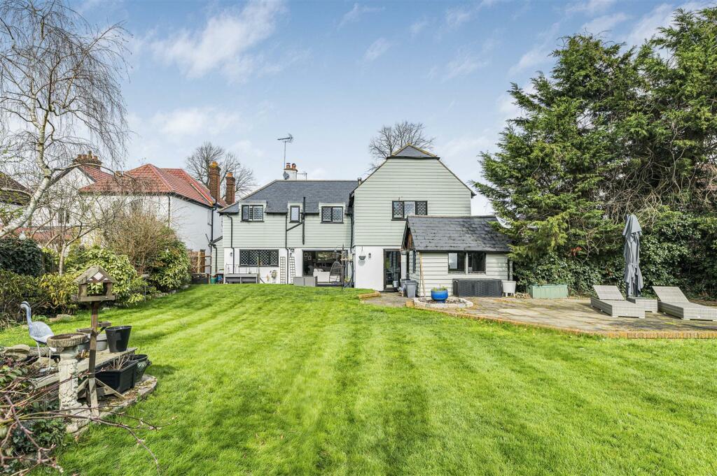 5 bedroom detached house for sale in The Avenue, Orpington, BR6