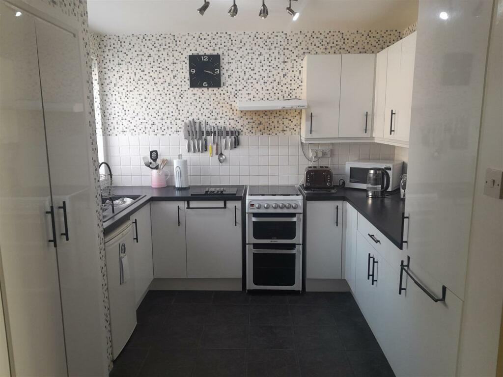 Additional property image - Lamberhurst Close, Orpington
