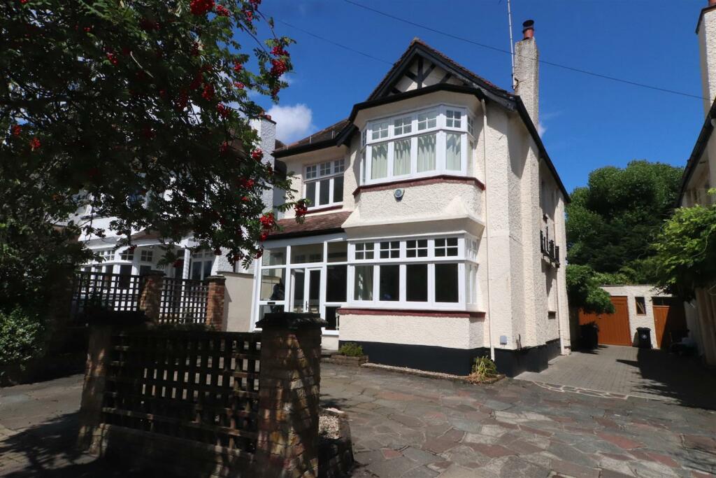 4 bedroom detached house for sale in Hillview Road, Orpington, BR6