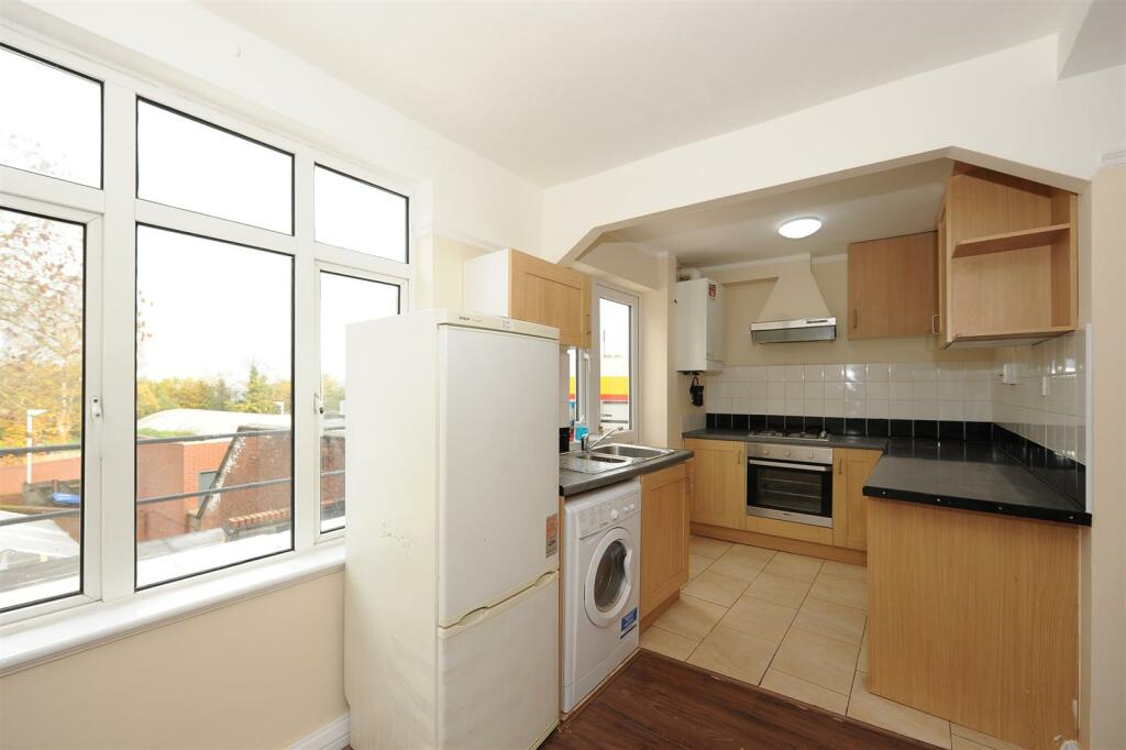 4 bedroom flat for rent in Beech Road St Albans AL3