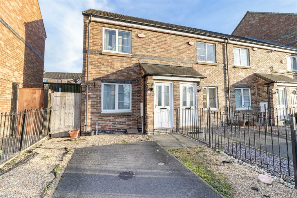 2 bedroom semidetached house for sale in Village Heights, Gateshead, NE8