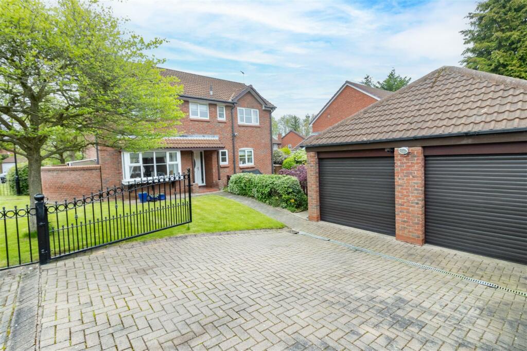 4 bedroom detached house for sale in Gullane, Washington, NE37