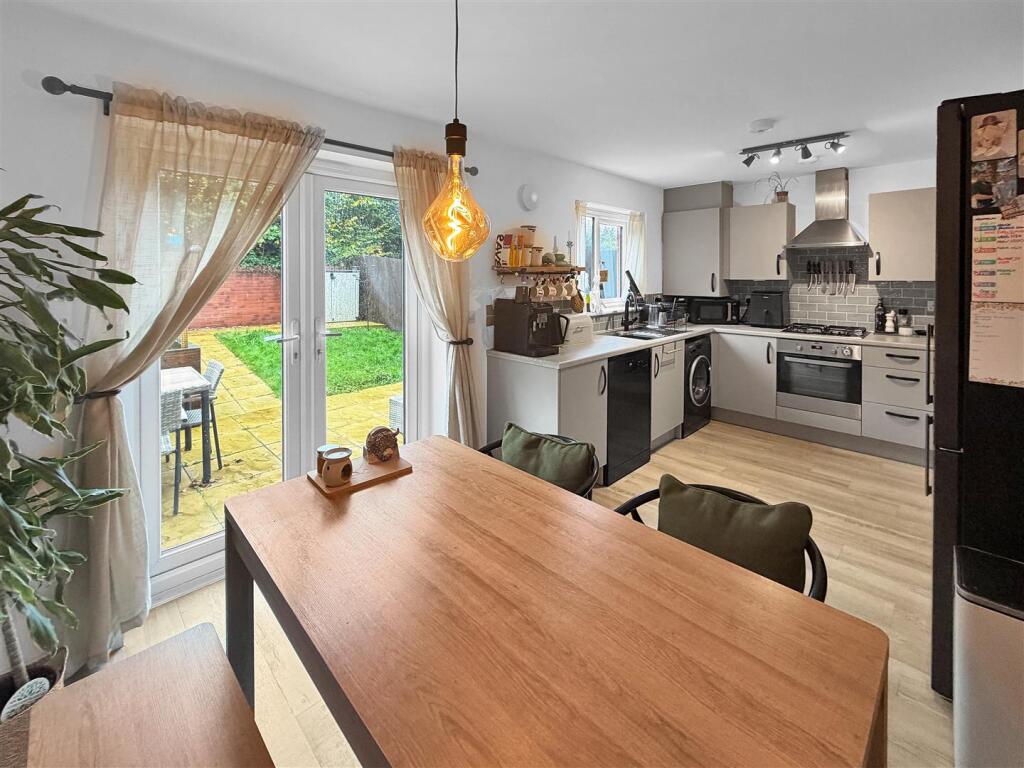 Main image of property: Barrow Vale, Kingsteignton, Newton Abbot