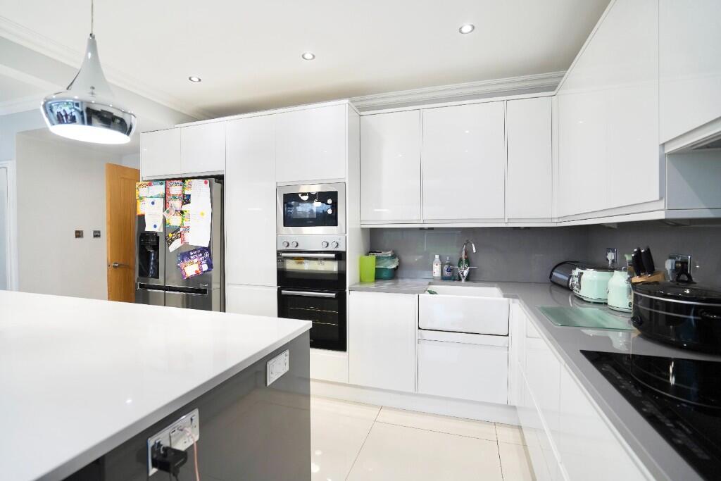 Additional property image - Napsbury Lane, St. Albans, Hertfordshire, AL1