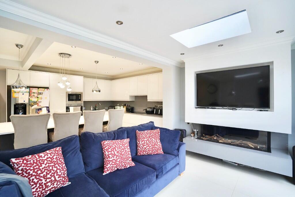 Additional property image - Napsbury Lane, St. Albans, Hertfordshire, AL1