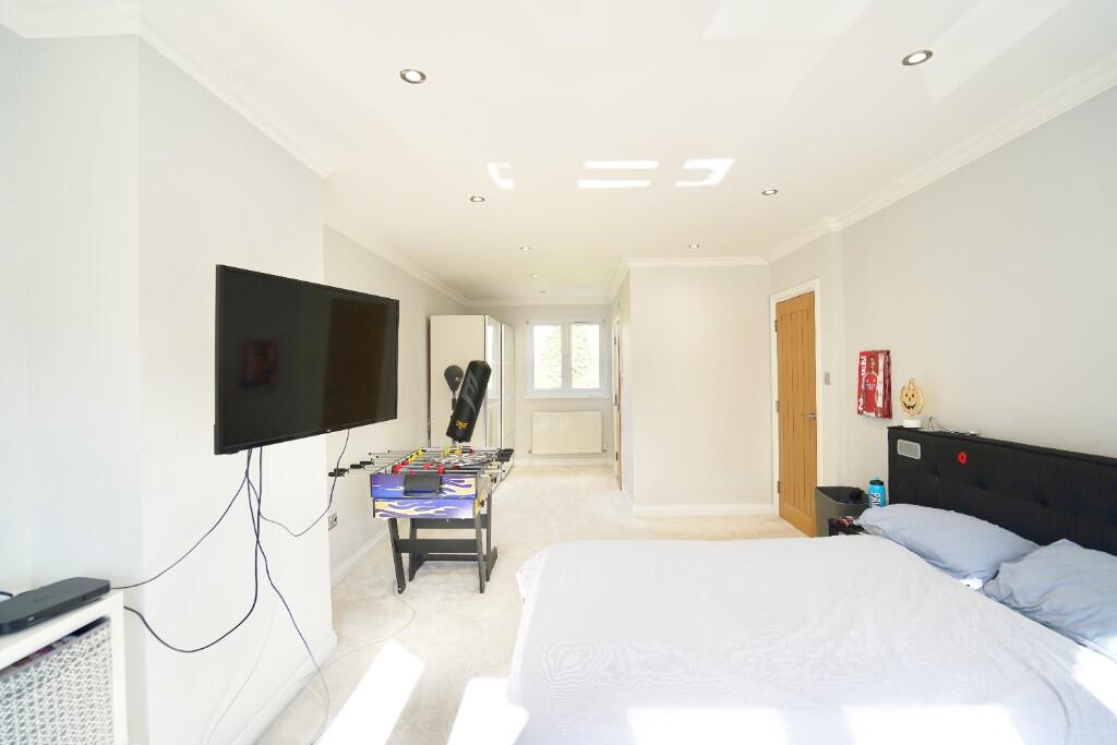 Additional property image - Napsbury Lane, St. Albans, Hertfordshire, AL1