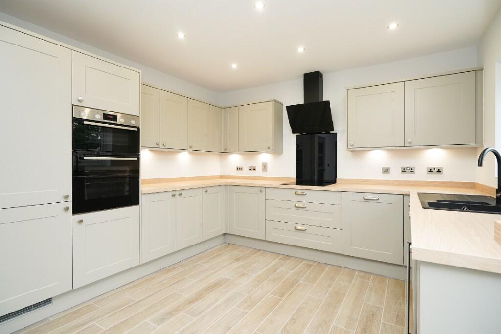 Main image of property: Knights Walk,
Sutton Cum Lound,
DN22 8FT